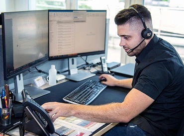 Windows Computer Hilfe zu Hause Lachen